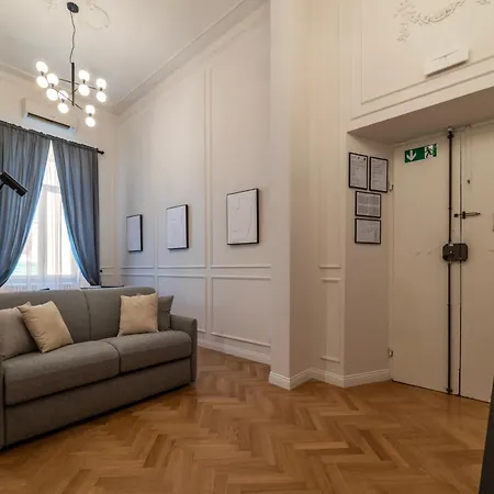 Castro Pretorio 21 - Fromhometorome Appartement