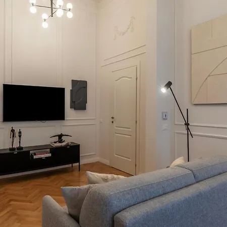 Castro Pretorio 21 - Fromhometorome Appartement