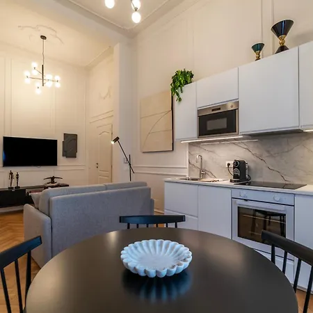 Castro Pretorio 21 - Fromhometorome Appartement