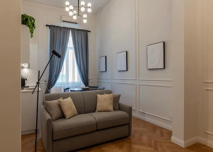 Castro Pretorio 21 - Fromhometorome Appartement